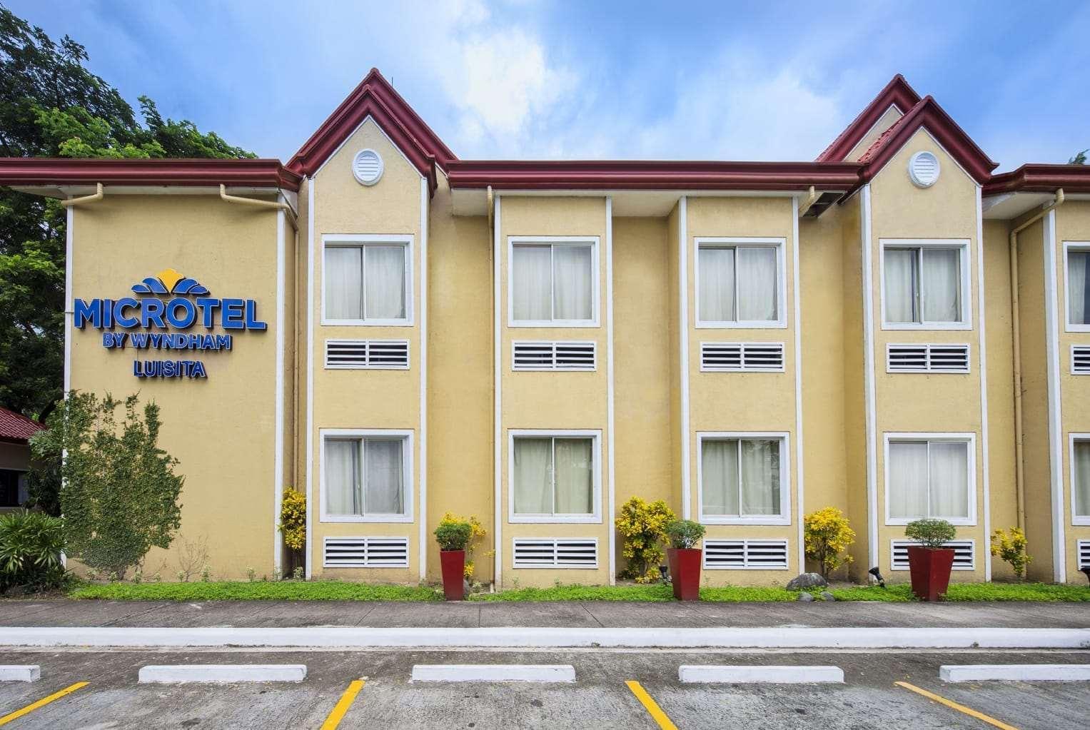 Microtel By Wyndham Tarlac Exterior foto