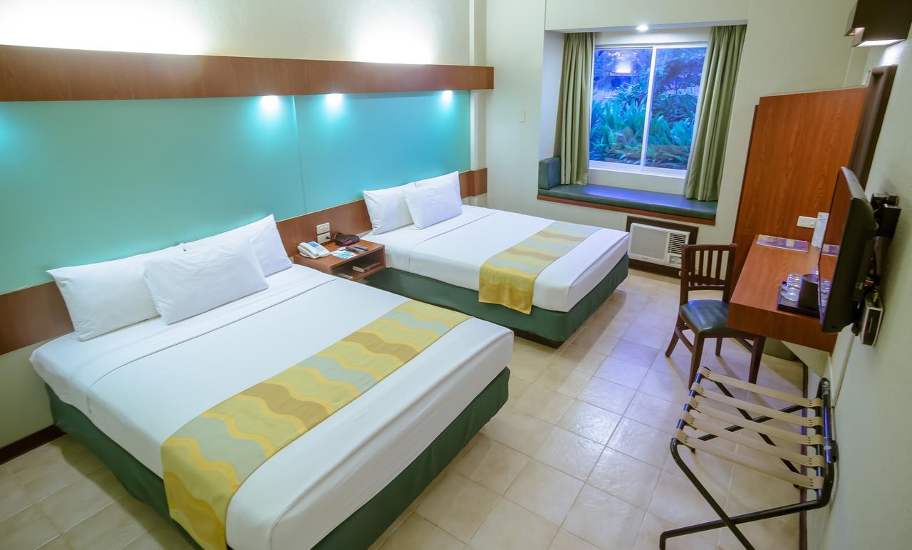 Microtel By Wyndham Tarlac Exterior foto